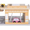 Drvena garaža za autiće s praonicom, liftom, heliodromom i bogatom opremom